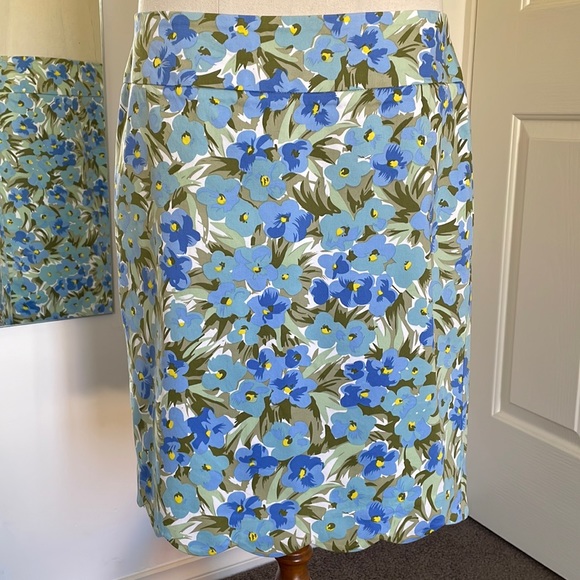 Review Dresses & Skirts - 💙REVIEW stunning blue and green floral skirt with scalloped edge